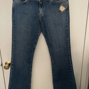 Lucky Brand NWT Women's Blue Boot Cut Jeans. US size 10.